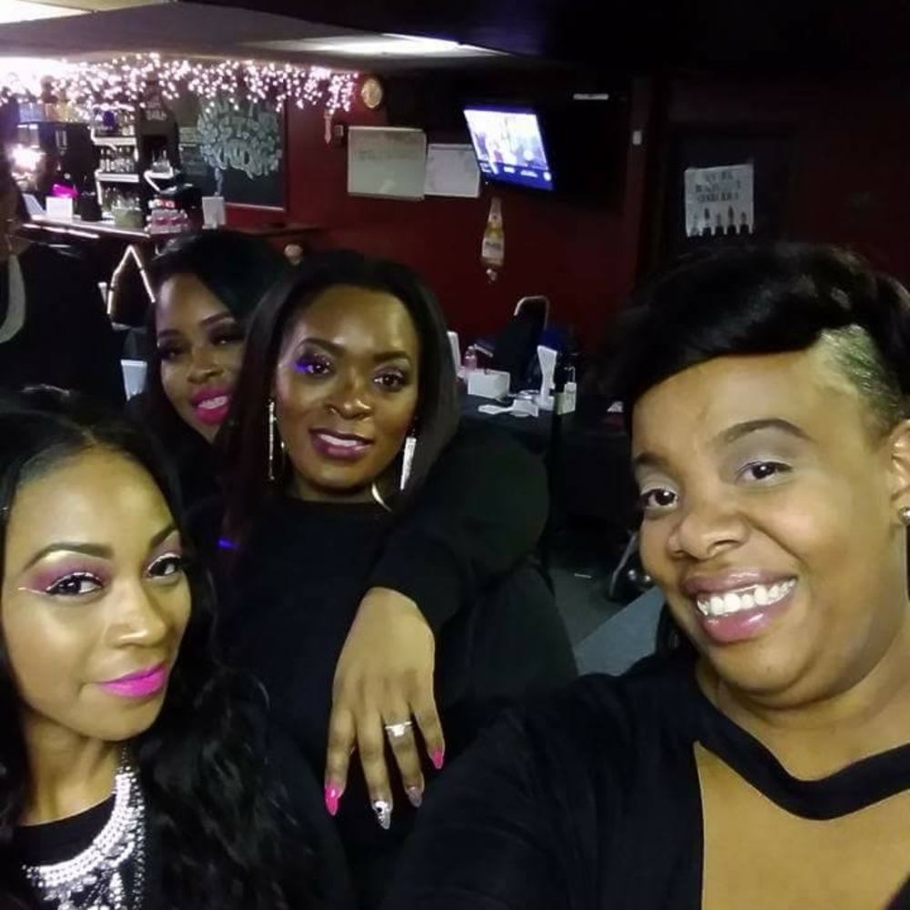 Meet your Posher, Dominique